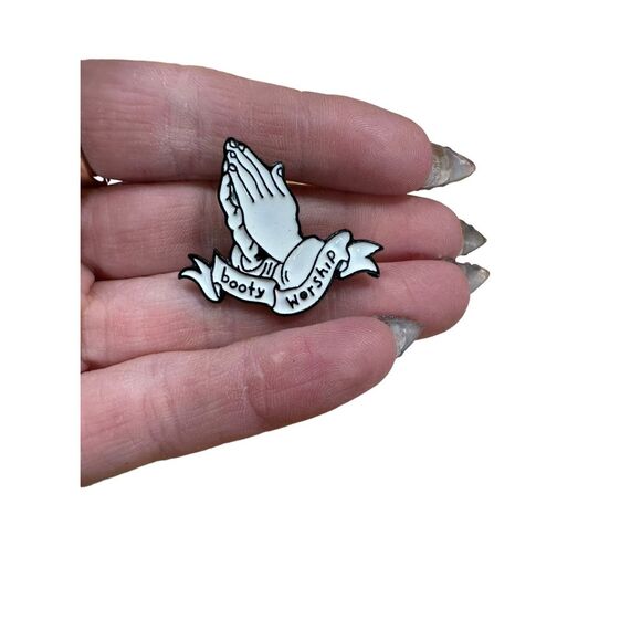 ⭐2 for $14⭐ ⭐3 for $18⭐ ❤ MIX AND MATCH!❤ BOOTY WORSHIP enamel pin - Picture 1 of 2